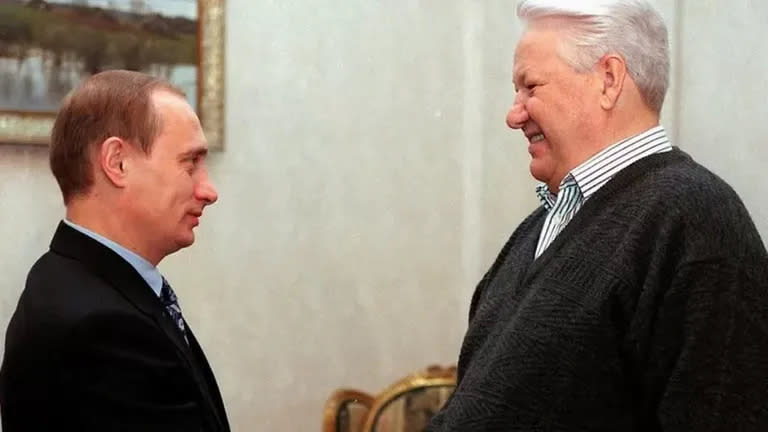 Vladimir Putin y Boris Yeltsin
