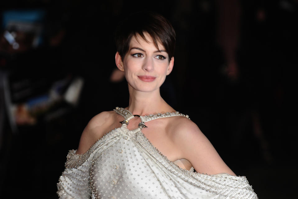 Anne Hathaway on the red carpet. (Ferdaus Shamim / Getty Images)