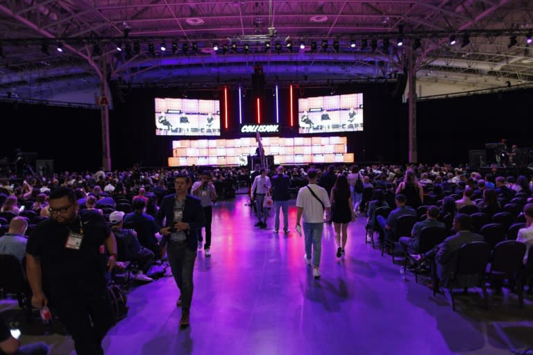 Attendees watch a panel on the main stage during the 2024 Collision tech conference at Enercare Centre in Toronto, Canada, June 18, 2024 (Cole BURSTON)