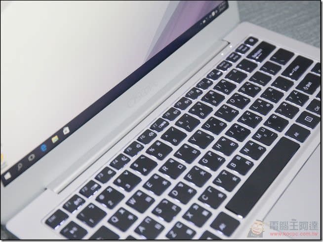 性價比全面超越Macbook Air 喜傑獅CJSCOPE Z-230 輕薄長效Ultrabook開箱評測