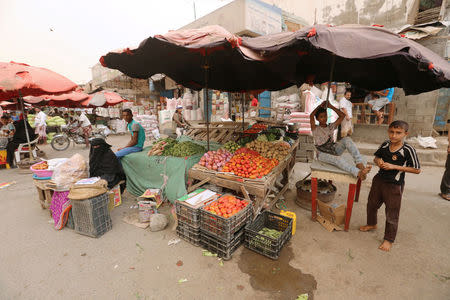 Street vendors sell vegetables in the Red Sea port city of Hodeidah, Yemen, June 14, 2018. REUTERS/Abduljabbar Zeyad