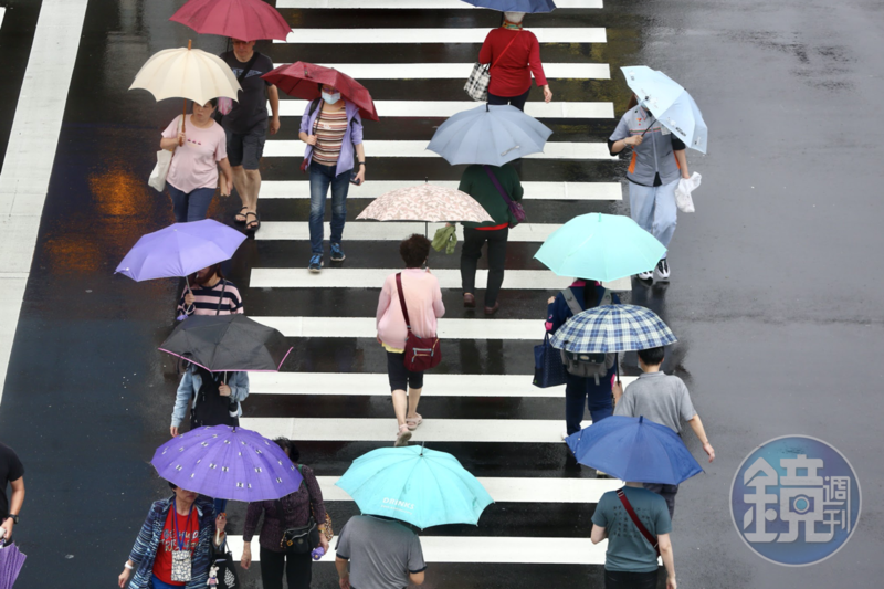 受東北風影響，中央氣象局今（25）日上午9點35分發布對宜蘭縣發出豪雨特報。