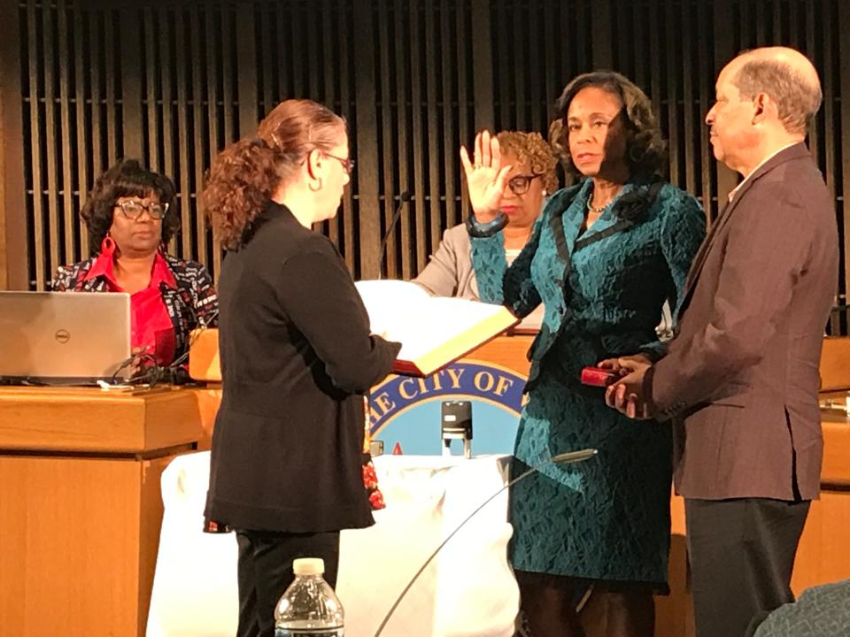 Linda Gray is sworn in to Wilmington City Council