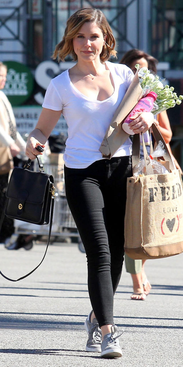 10 Images of Celebrities Carrying Eco-Friendly Totes (That Will