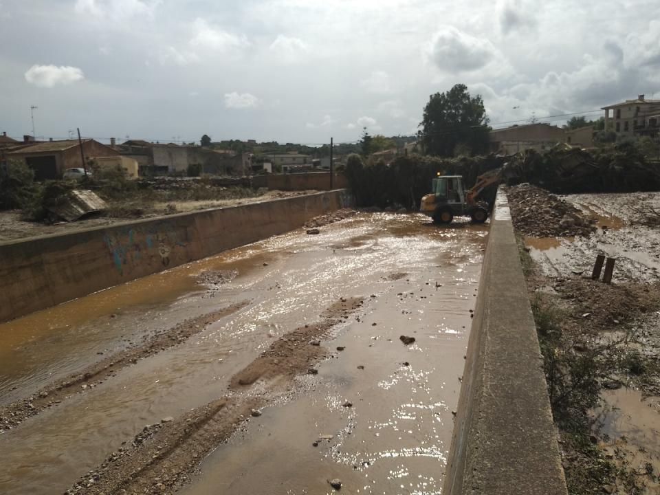 Vista aguas abajo del torrent de Ca n’Amer, utilizado como aparcamiento habitualmente, a su entrada en la localidad de Sant Llorenç des Cardassar, Mallorca, unas horas después de la avenida catastrófica que acabó con la vida de 13 personas en octubre de 2018. Author provided