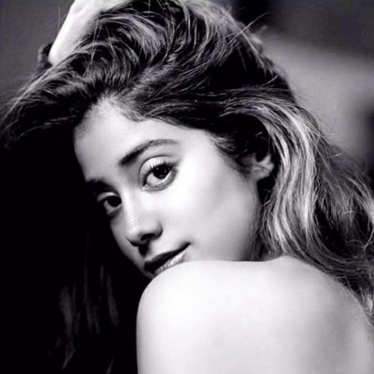 Sridevi Sex Videos - Jhanvi Kapoor brings sexy back in this picture