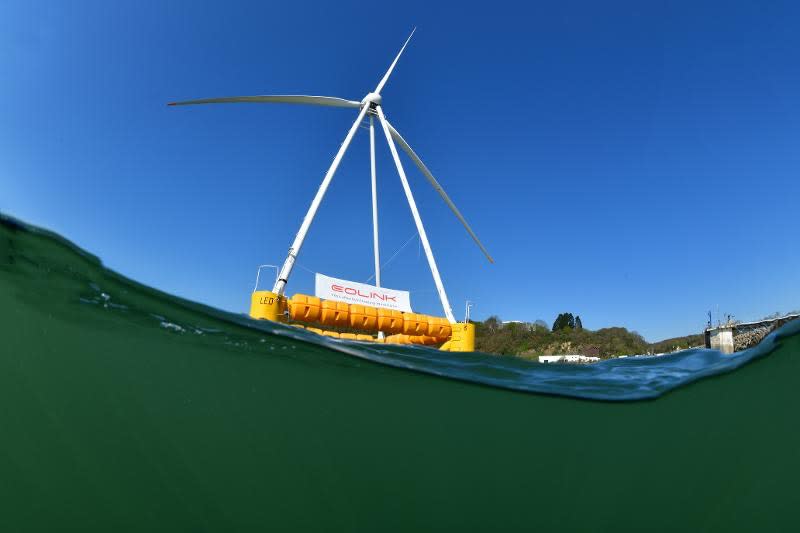 <span class="caption">Éolienne flottante Eolink (échelle 1/10ᵉ) en rade de Brest.</span> <span class="attribution"><a class="link " href="https://image.ifremer.fr/data/00728/83994/" rel="nofollow noopener" target="_blank" data-ylk="slk:O. Dugornay/Ifremer;elm:context_link;itc:0;sec:content-canvas">O. Dugornay/Ifremer</a>, <a class="link " href="http://creativecommons.org/licenses/by/4.0/" rel="nofollow noopener" target="_blank" data-ylk="slk:CC BY;elm:context_link;itc:0;sec:content-canvas">CC BY</a></span>