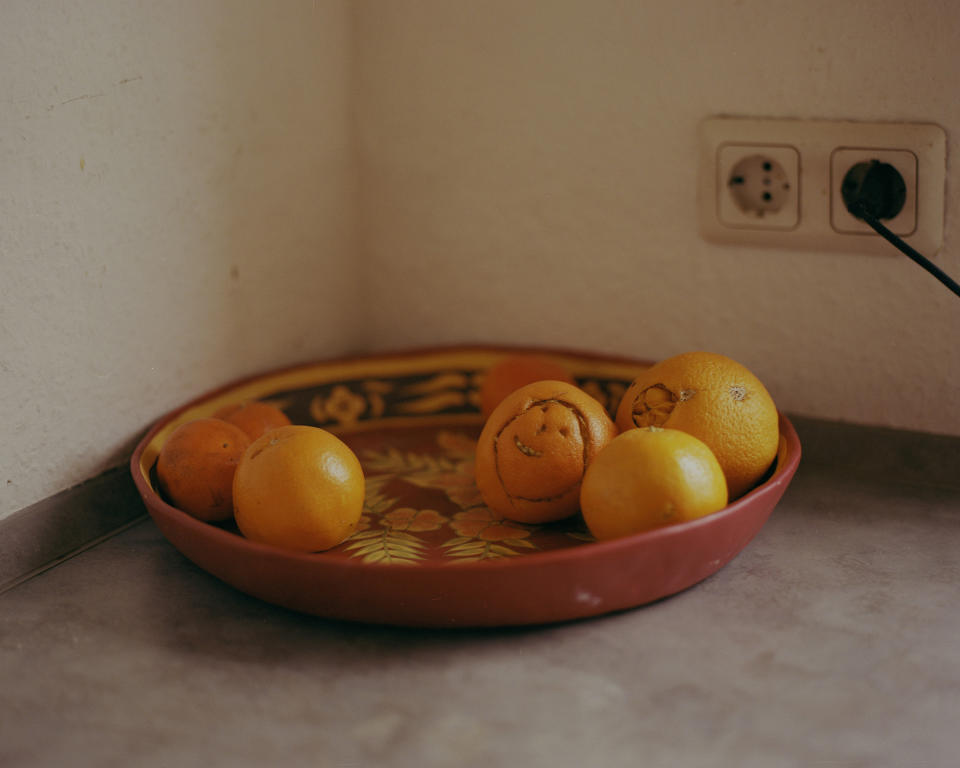 Oranges in Hanan's kitchen.<span class="copyright">Tori Ferenc—INSTITUTE for TIME</span>