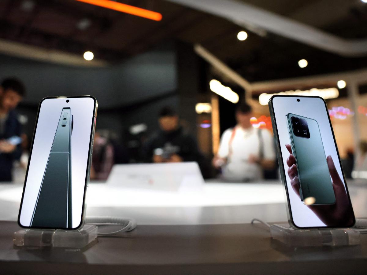 3 smartphone makers that Apple should be worried about