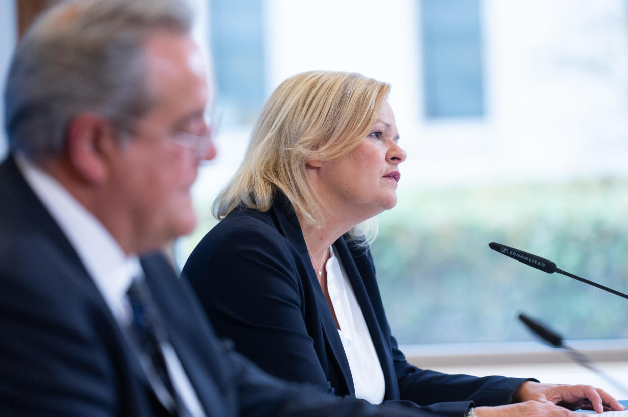 Bundesinnenministerin Nancy Faeser (SPD, r) - Copyright: Christophe Gateau/picture alliance via Getty Images