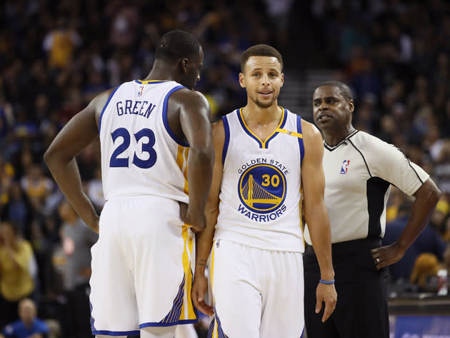 dedo índice clon Relativamente Draymond Green: 'Steph [Curry] is light-skinned, so [players] want to make  him out to be soft'
