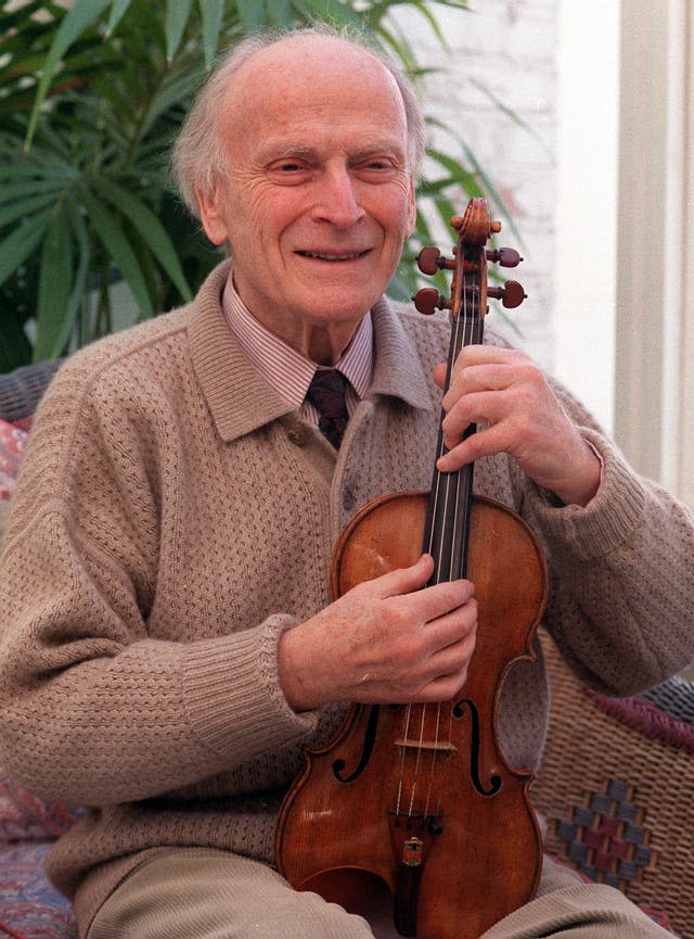 Yehudi Menuhin at home