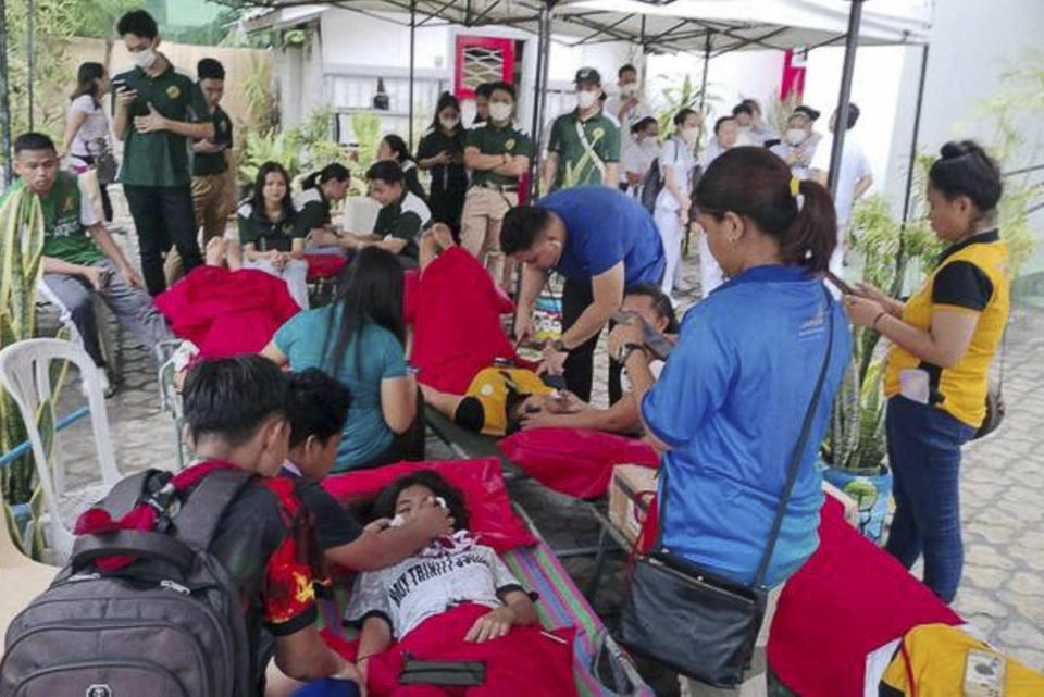 In this handout photo provided by the Philippine Red Cross, volunteers attend to people affected by an earthquake that struck General Santos City, South Cotabato, southern Philippines on Friday Nov. 17, 2023. A powerful undersea earthquake has shaken the southern Philippines. The U.S. Geological Survey says the quake measured magnitude 6.7 and was located 26 kilometers (16 miles) from Burias at the southern tip of the Philippines. (Philippine Red Cross via AP)