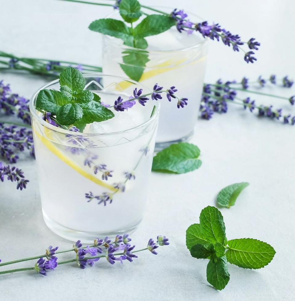 easter cocktails lavender lemonade with fresh lavender and mint