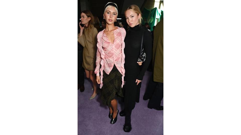 Lila moss and Iris Law in burberry