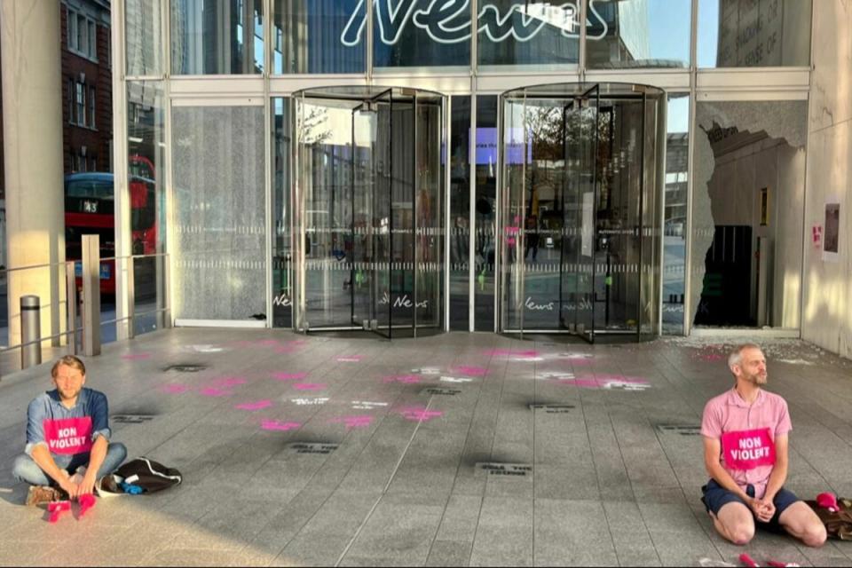 Extinction Rebellion activists outside the News UK building (Denise Laura Baker)