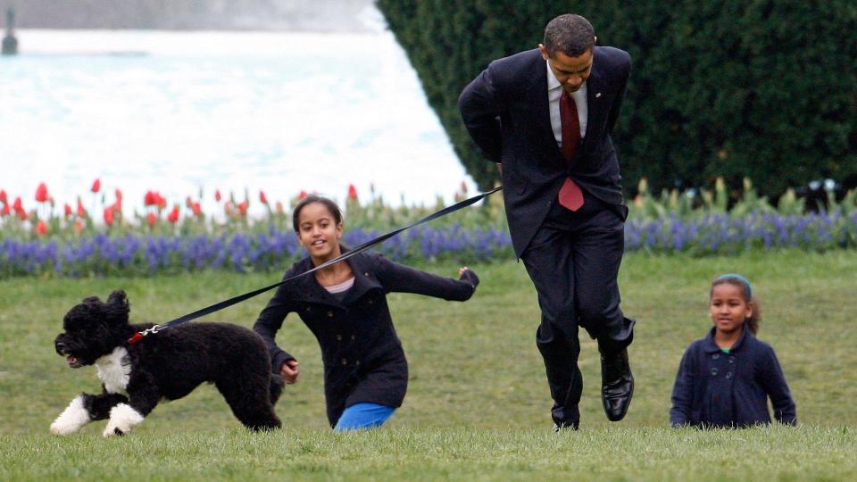 Obama and his two daughters with their puppy