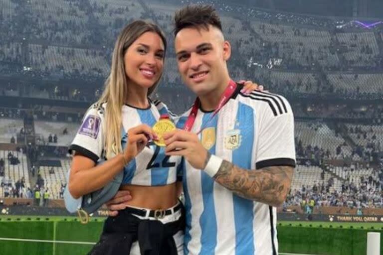 Agustina Gandolfo con Lautaro Martínez en Qatar 2022