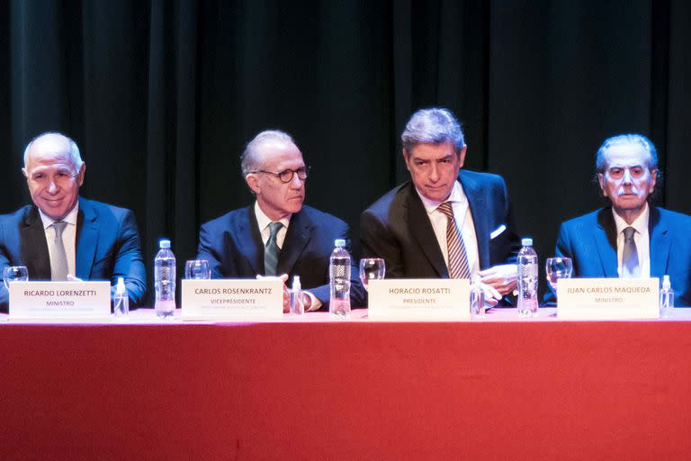 Ricardo Lorenzetti, Carlos Rosenkrantz, Horacio Rosatti y Juan Carlos Maqueda en Rosario en el encuentro de Jueces Federales y representantes de la Corte Suprema de Justicia de la Nación para debatir acciones a seguir por el avance del narcotráfico y por la ola de violencia