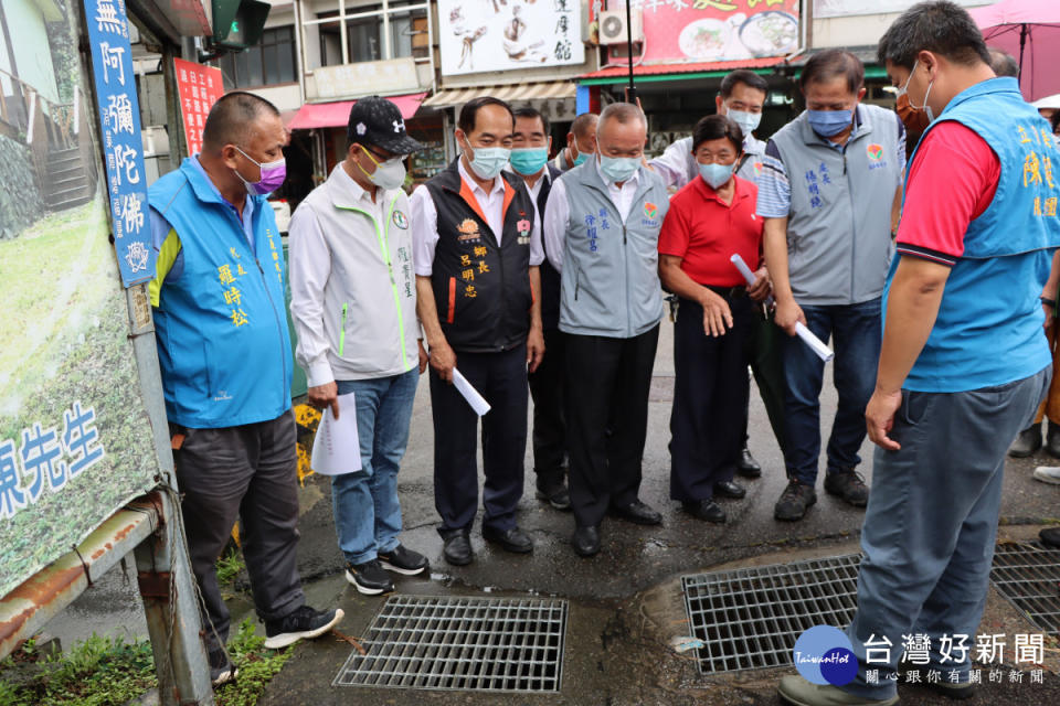 豪雨驟降導致水美街淹水　徐耀昌視察排水問題指示加速改善工程