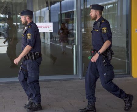 Police officers walk outside the Ikea store where a knife attack took place in Vasteras, Sweden August 10, 2015. REUTERS/Peter Kruger/TT News Agency