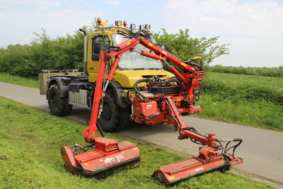 unimog u 530 mähen unimog u 530 mowing