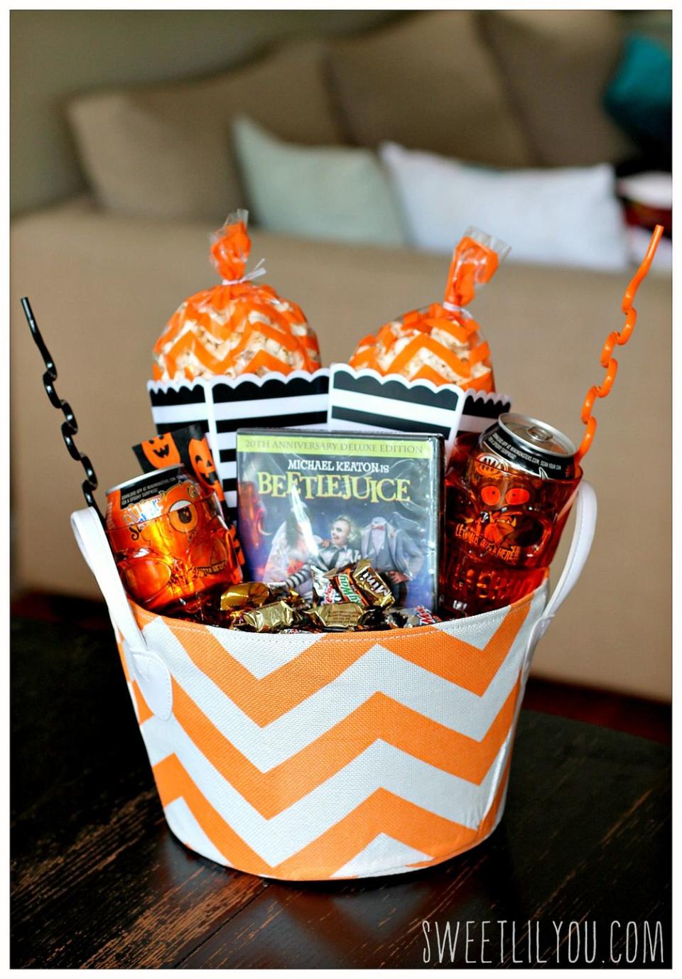 movie night halloween basket spooky basket ideas