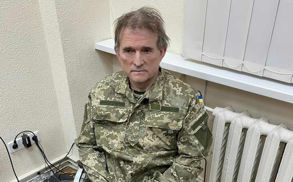 Viktor Medvedchuk in handcuffs after being recaptured by the Ukrainian security service - Ukrainian Presidential Press Office
