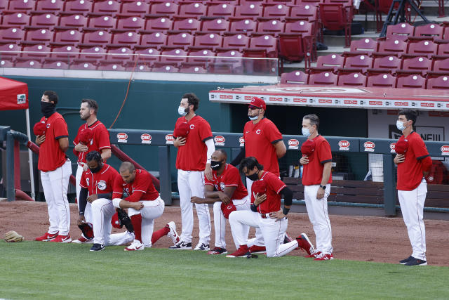 MLB Opening Day: Yankees, Nationals players kneel before national anthem