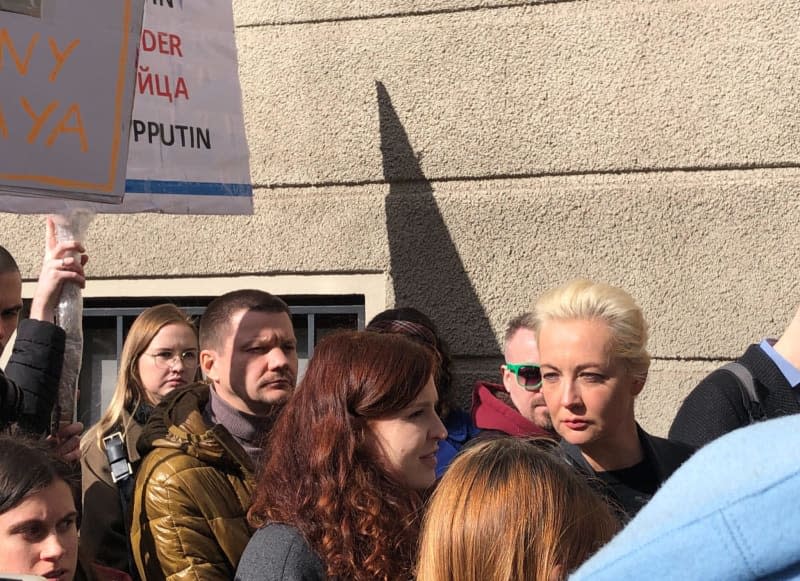 Yulia Navalnaya (R), widow of Alexey Navalny, stands in a queue outside the Russian Embassy in Berlin to vote during the 2024 Russian presidential elections. Weronika Peneshko/dpa