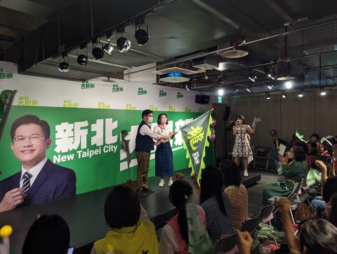 林佳龍6日表示，新北市的英文名「New Taipei City」就是「新台北市」，更酸批評者「可能對英文不太認識」。(黃敬文攝)