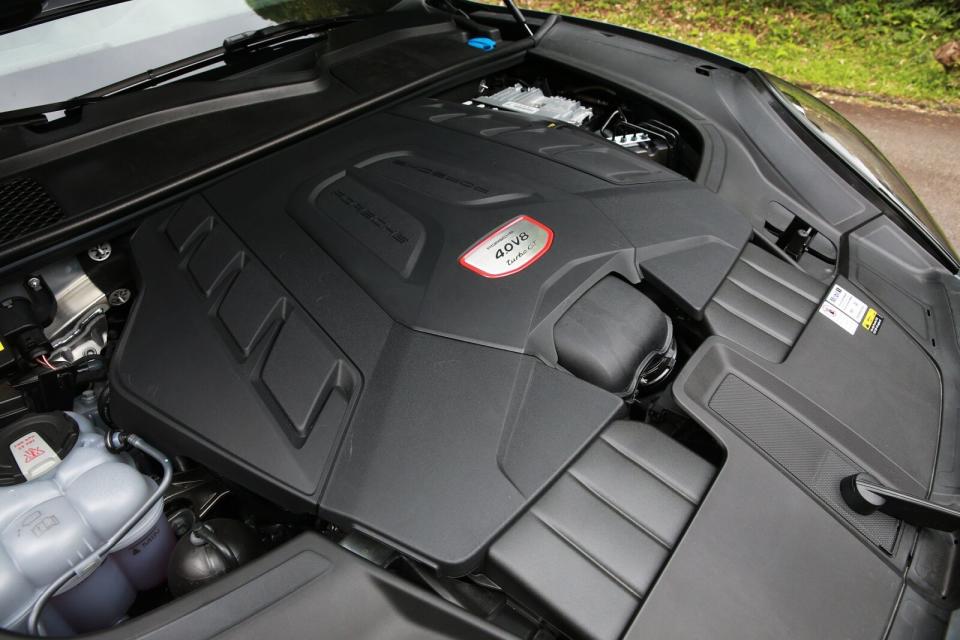 搭載的4.0L V8雙渦輪引擎進行一系列升級，最大輸出由Turbo的550hp/78.5kgm一口氣上漲到640hp/86.7kgm。