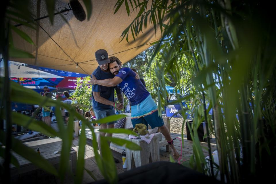 Italo Ferreira hugs his coach Mike Parsons