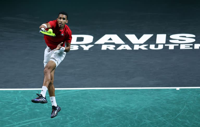 Felix Auger-Aliassime, sexto del ranking mundial, es la gran esperanza de Canadá para obtener por primera la Copa Davis; un triunfo frente a Italia puso al equipo norteamericano en la final de este domingo contra Australia en España.