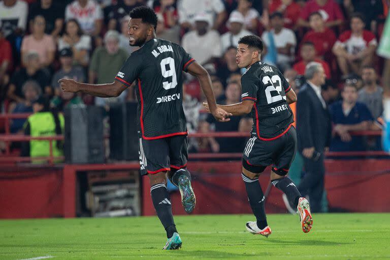 Miguel Borja y Daniel Zabala tuvieron las mejores ocasiones de River en el primer tiempo ante Huracán.