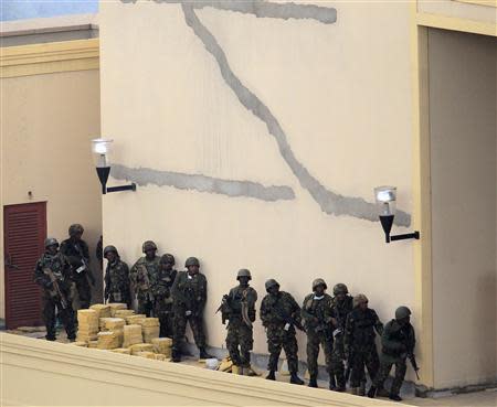 Kenya Defence Forces soldiers comb the rooftop of the Westgate shopping mall, on the fourth day since militants stormed into the mall, in Nairobi September 24, 2013. REUTERS/Noor Khamis