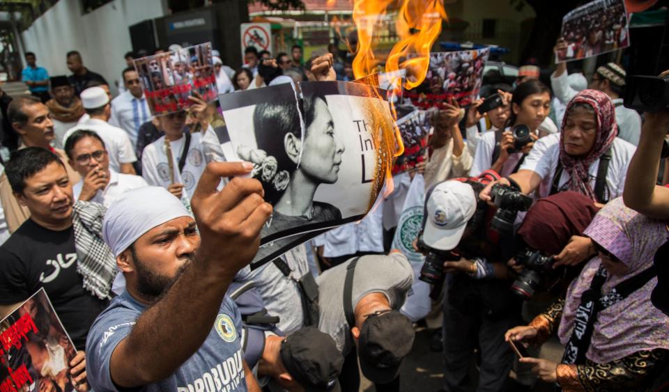 An Indonesian protester burns a picture of Suu Kyi during a rally in front of the Myanmar embassy in Jakarta on Sept. 2. (Photo: NurPhoto via Getty Images)