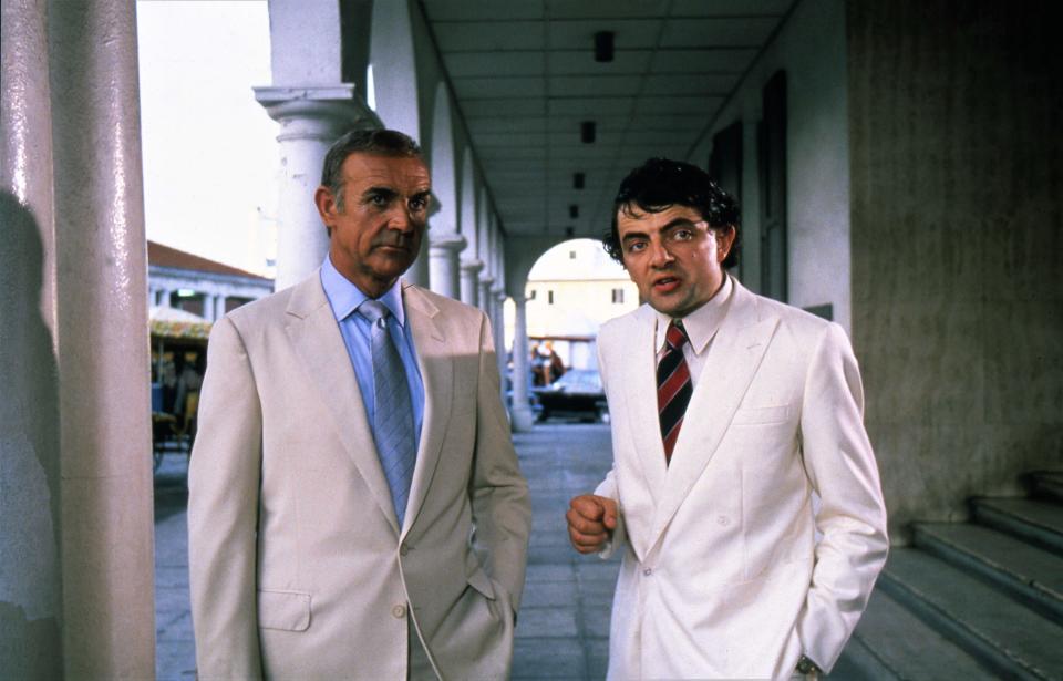 SEAN CONNERY as James Bond 007 and ROWAN ATKINSON in NEVER SAY NEVER AGAIN 1983 director IRVIN KERSHNER executive producer Kevin McClory UK/USA/West Germany Talia Film II Productions / Woodcote / Producers Sales Organisation (PSO) / Warner Bros.