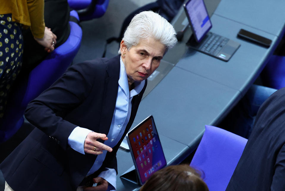 Marie-Agnes Strack-Zimmermann gilt als scharfe Kritikerin von Scholz' Ukraine-Politik (Bild: REUTERS/Lisi Niesner)