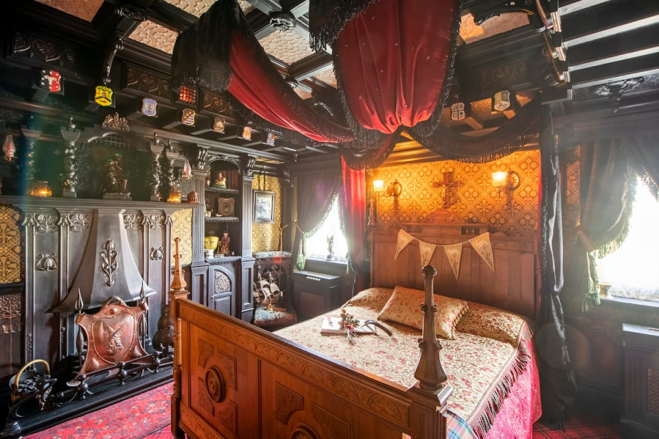 Best Haunted Airbnbs: The Haunted Bedroom at Talliston in Great Dunmow, U.K.