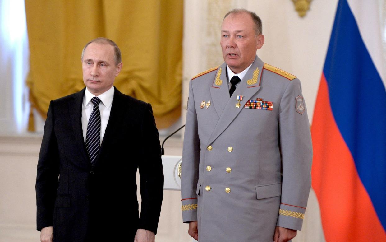 Alexander Dvornikov attends a ceremony alongside Vladimir Putin - Sputnik/Alexey Nikolsky/Kremlin