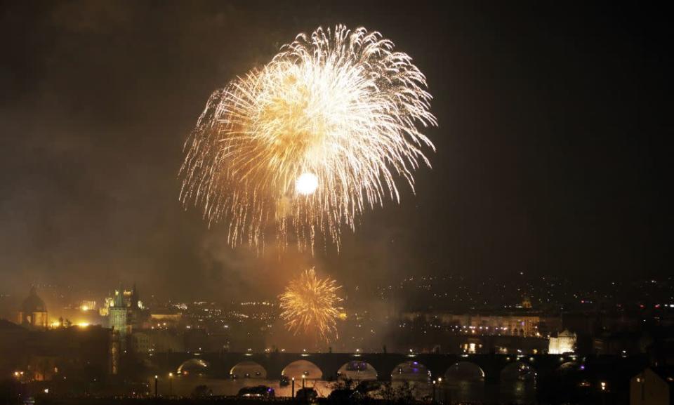 Fireworks explode over the medieval Charles Bridge to mark the first day of the new year in Prague January 1, 2013.