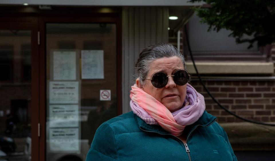 Euridice Baumgarten, a tenant organizer with the Federation of Metro Tenants Associations, recommends residents contact the city and the federation, if temperatures fall below acceptable levels in their apartments.