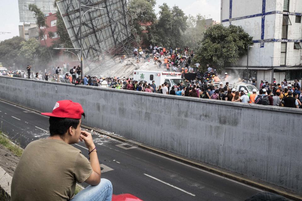 <p>CIUDAD DE MÉXICO Earthquake/Sismo-CDMX.- El fuerte sismo que sacudió este martes la Ciudad de México provocó el colapso de edificios en varios puntos de la capital y dejó decenas de muertos y un número indeterminado de personas atrapadas bajo los escombros. En la imagen, en Monterrey y Viaducto de la colonia Narvarte, delegación Benito Juárez. 19 de septiembre 2017. Foto: Agencia EL UNIVERSAL/Germán Espinosa/RCC </p>