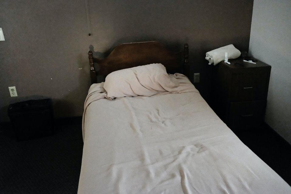 <span class="caption">A patient’s bed in the detox ward of the Neil Kennedy Recovery Center on July 14, 2017, in Youngstown, Ohio. The center is one of the oldest recovery centers in the country.</span> <span class="attribution"><a class="link " href="https://www.gettyimages.com/detail/news-photo/patients-bed-in-the-detox-ward-sits-in-the-neil-kennedy-news-photo/814617298?adppopup=true" rel="nofollow noopener" target="_blank" data-ylk="slk:Getty Images / Spencer Platt;elm:context_link;itc:0;sec:content-canvas">Getty Images / Spencer Platt</a></span>