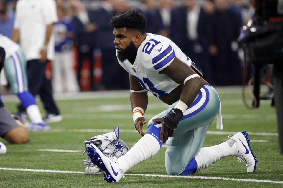 Dallas Cowboys running back Ezekiel Elliott apologized for not hustling after an interception by the Broncos. (AP)