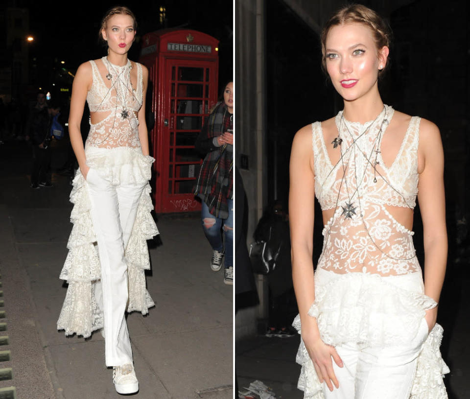 Aufregend: Wenige Tage später feierte Karlie im Londoner Club „Tape“ in diesem ausgefallenen Ensemble von Alexander McQueen, in dem sie – wie so oft – zeigte, dass sie mit dem Fashionista-Gen geboren wurde. Doch zurück … (25. Februar 2016, Bilder: WENN)