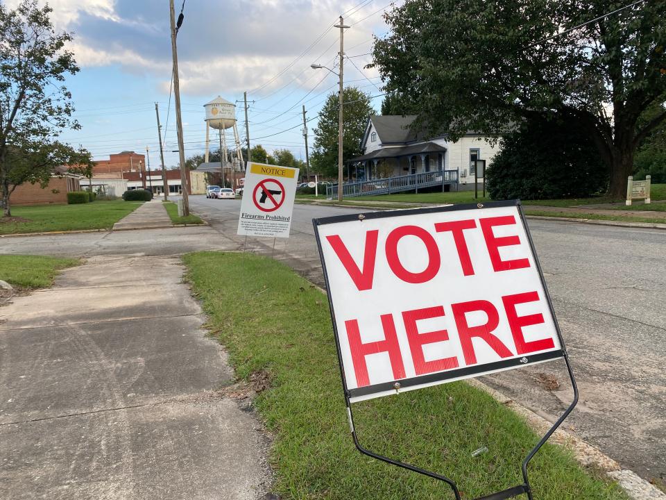 A sign outside a polling station in Fort Valley, Georgia, informs visitors that firearms are prohibited inside. (Richard Hall / The Independent )