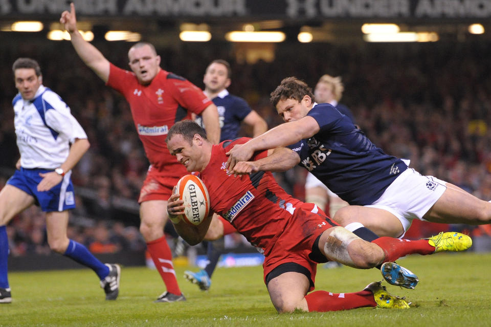Wales' Jamie Roberts, center, scores a try during the Six Nations rugby union match between Wales and Scotland at the Millennium Stadium, Cardiff, Wales, Saturday, March 15, 2014. (AP Photo/Tim Ireland, PA Wire) UNITED KINGDOM OUT - NO SALES - NO ARCHIVES
