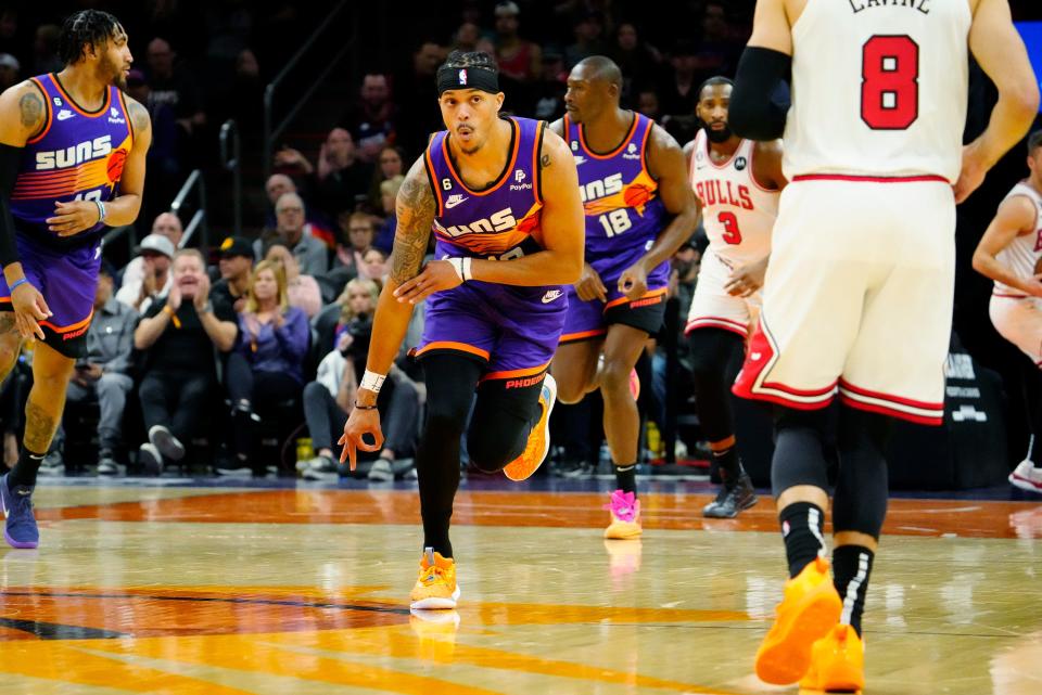 Nov 30, 2022; Phoenix, AZ, USA; Phoenix Suns guard Damion Lee (10) reacts after making a three-pointer against the Chicago Bulls in the first half at Footprint Center.